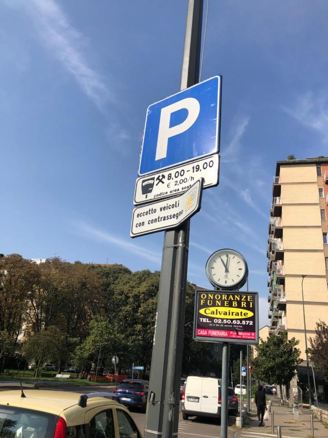 Elegante Appartamento Milano Linate Bagian luar foto